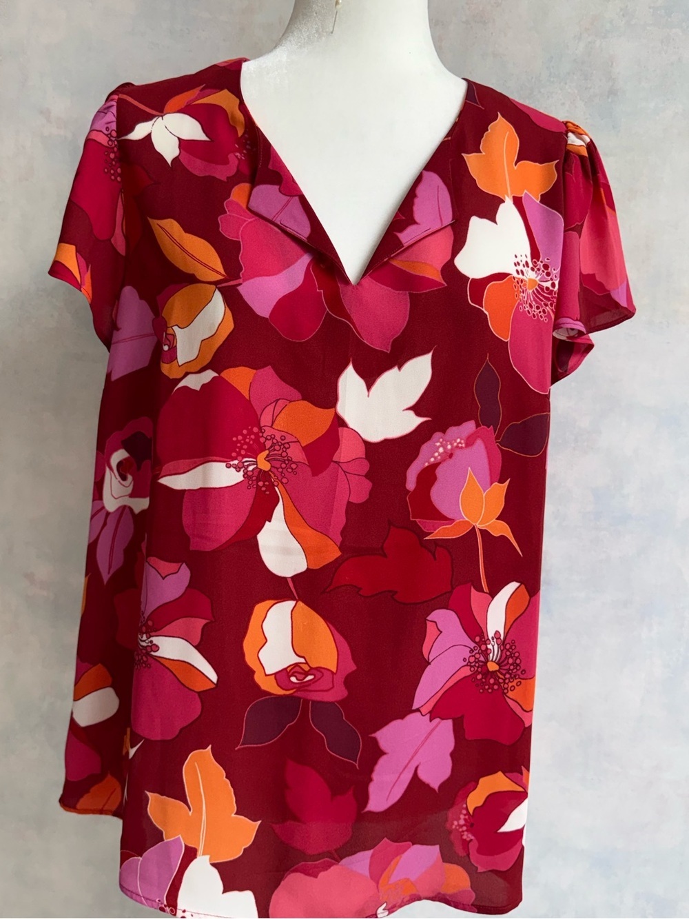 NWT - My Danielle - Pull Over Blouse w Cap Sleeves. Vibrant Red & Orange Floral.